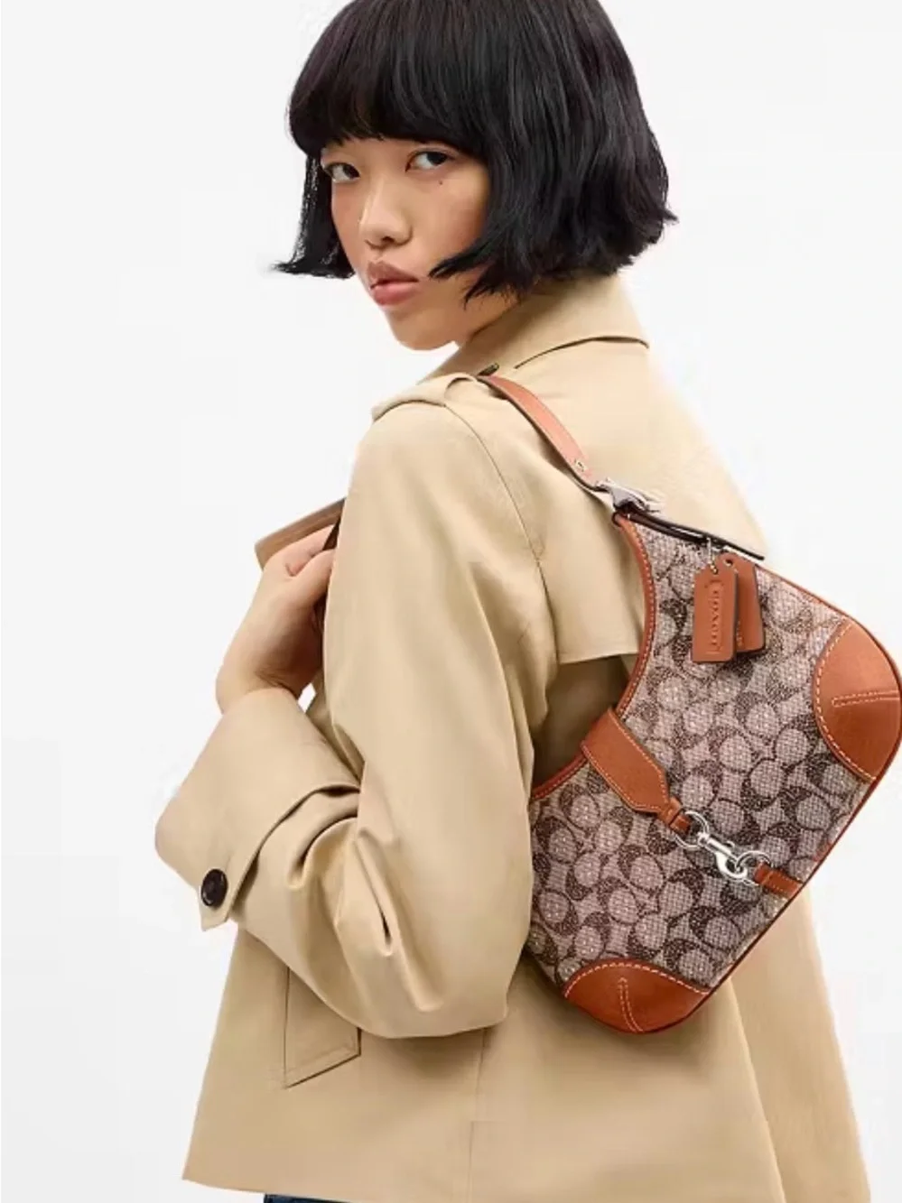Coach Hamptons Hobo Bag In Crystal Signature Jacquard